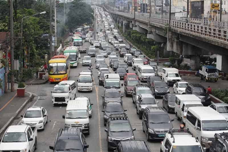 met2-edsa-traffic-michael-varcas_2018-09-12_20-06-08